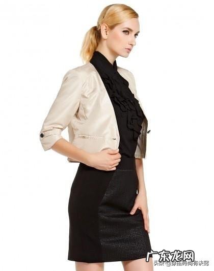 在穿搭上,杏色和什么颜色搭配好看?