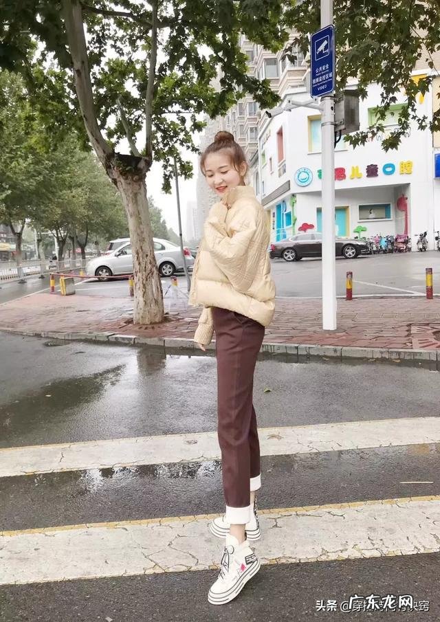 在穿搭上,杏色和什么颜色搭配好看?