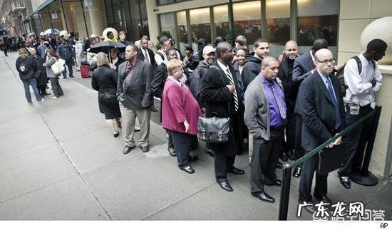 美国确诊新冠人数攀升100万，医护人员崩溃选择自杀，失业人数激增2600万，如何评价？