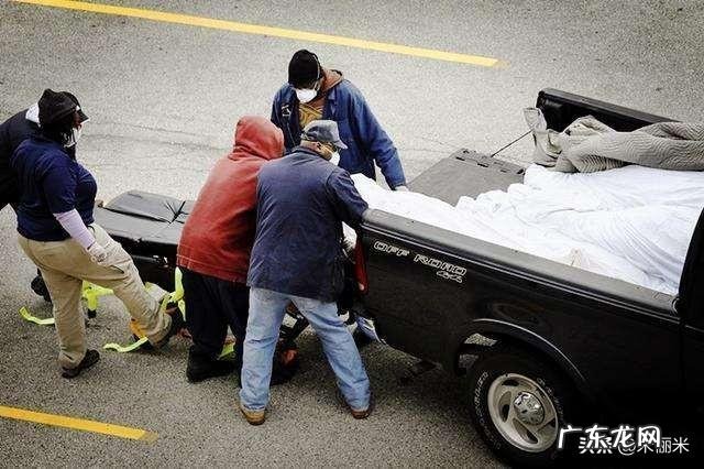 美国确诊新冠人数攀升100万,医护人员崩溃选择自杀,失业人数激增2600万,如何评价?