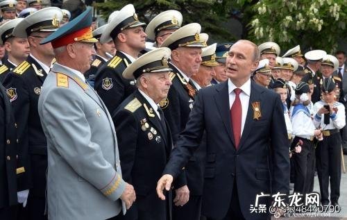 普京开着摩托宣誓克里米亚主权！这是怎么回事？