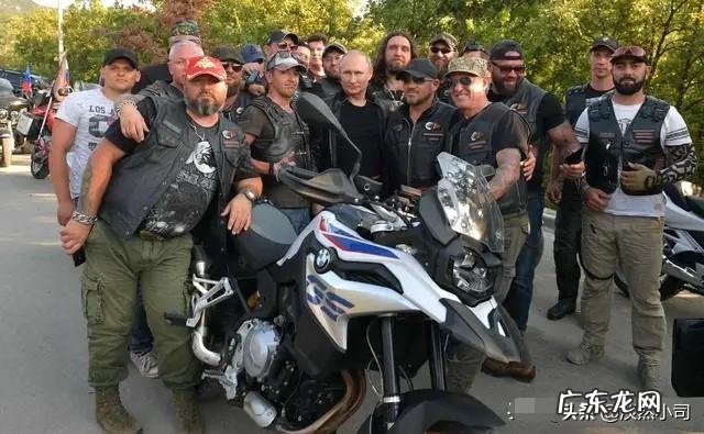 普京开着摩托宣誓克里米亚主权!这是怎么回事?