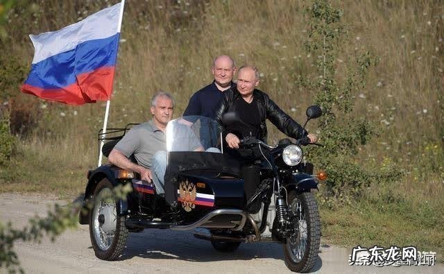 普京开着摩托宣誓克里米亚主权!这是怎么回事?