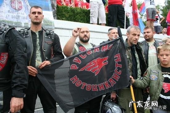 普京开着摩托宣誓克里米亚主权!这是怎么回事?