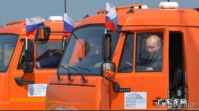 普京开着摩托宣誓克里米亚主权!这是怎么回事?