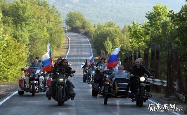 普京开着摩托宣誓克里米亚主权!这是怎么回事?