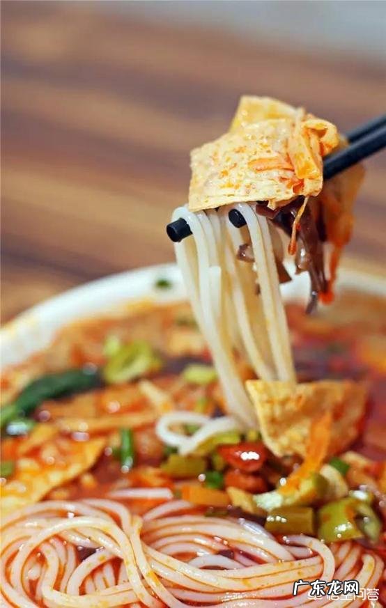 螺蛳粉为什么那么臭,而且螺蛳粉里没有螺蛳?为什么有的人会对它上瘾?