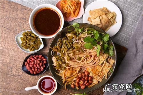 螺蛳粉为什么那么臭,而且螺蛳粉里没有螺蛳?为什么有的人会对它上瘾?