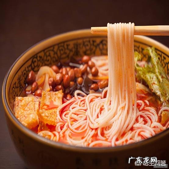 螺蛳粉为什么那么臭,而且螺蛳粉里没有螺蛳?为什么有的人会对它上瘾?