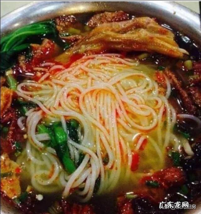 螺蛳粉为什么那么臭，而且螺蛳粉里没有螺蛳？为什么有的人会对它上瘾？