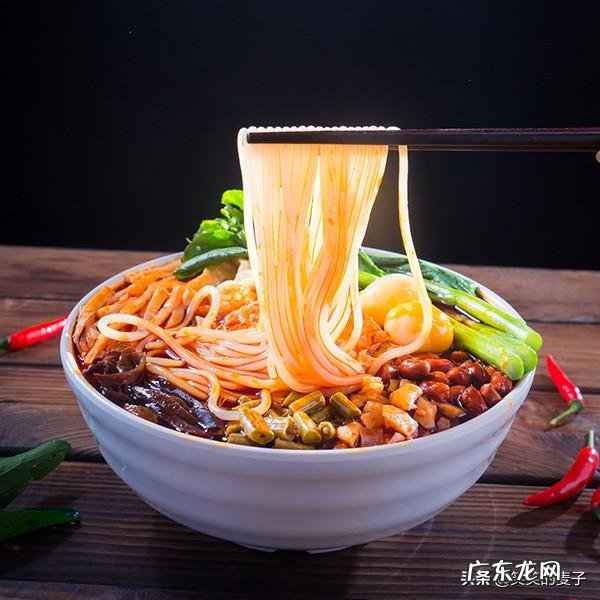 螺蛳粉为什么那么臭，而且螺蛳粉里没有螺蛳？为什么有的人会对它上瘾？