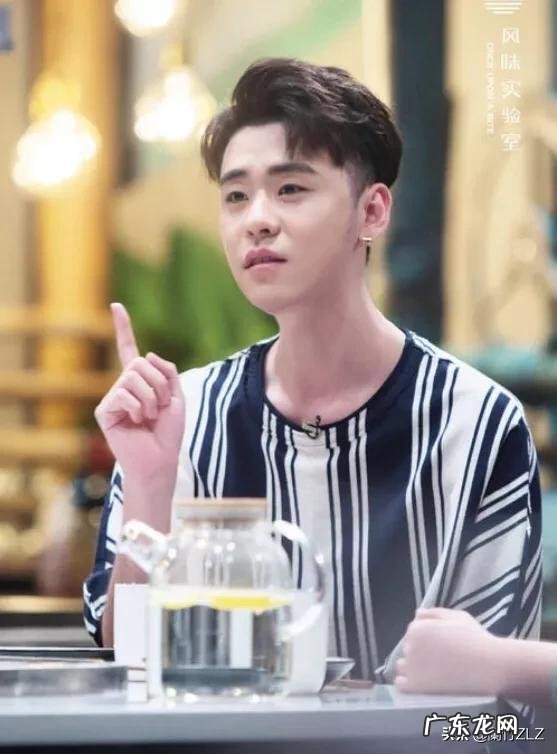 云雷粉七夕专为张云雷设计的壮观七彩3X3X30米雀桥花廊，你怎样评价？