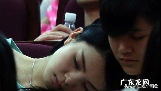 据海外媒体报道,被剥夺“贵妃”称号的诗尼娜可能已经离开泰国,你如何看待此事?