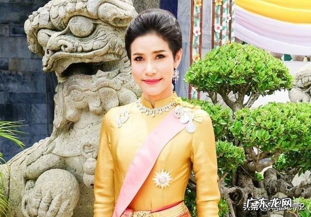 据海外媒体报道,被剥夺“贵妃”称号的诗尼娜可能已经离开泰国,你如何看待此事?