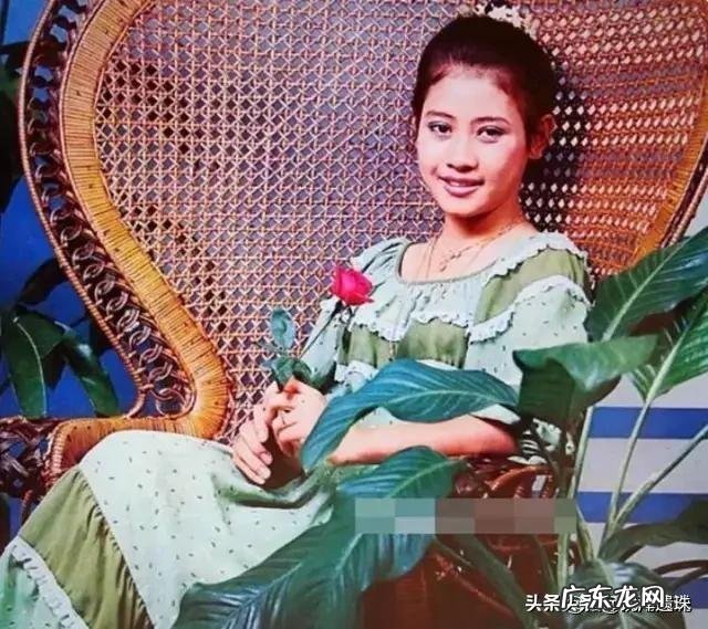 据海外媒体报道,被剥夺“贵妃”称号的诗尼娜可能已经离开泰国,你如何看待此事?