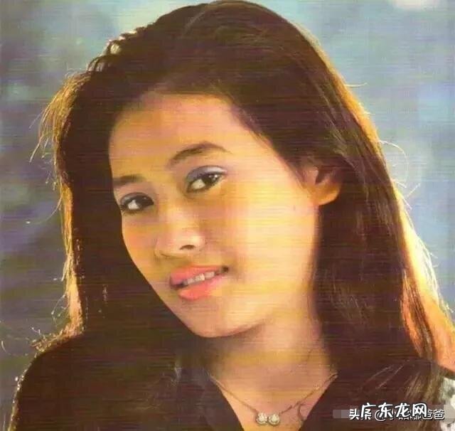 据海外媒体报道,被剥夺“贵妃”称号的诗尼娜可能已经离开泰国,你如何看待此事?