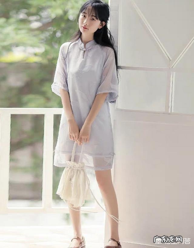 请问上胖下瘦穿什么款式的连衣裙好看？