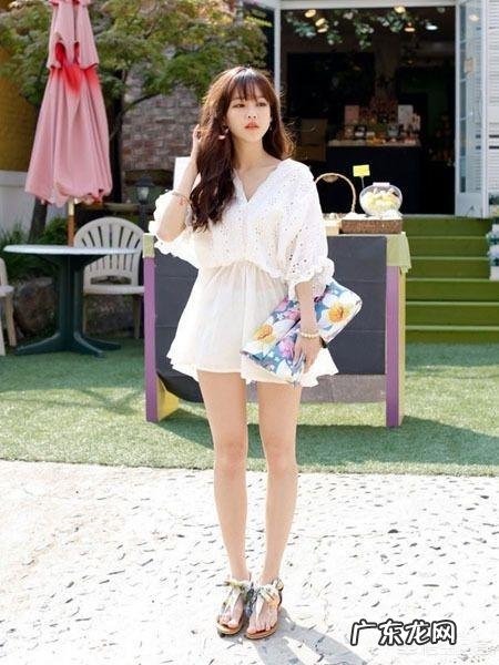 请问上胖下瘦穿什么款式的连衣裙好看?