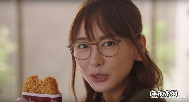 圆脸适合什么形状的眼镜框架？