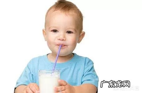 睡前多久喝牛奶比较好?小孩晚上睡觉前喝牛奶好吗?