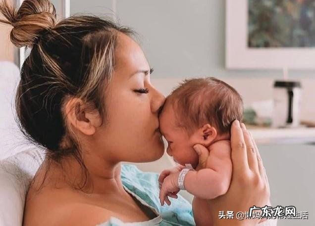 很多准妈妈都知道,生孩子要经历宫口从1指开到10指的过程,那开到几指会比较难熬呢?