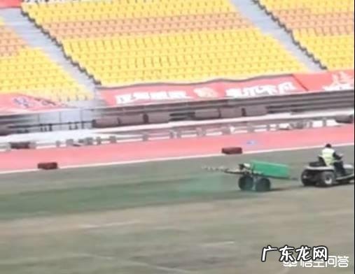 足协监督谈卓尔战建业延期:球场不利于技战术发挥,对中超有世界负面影响,你怎么看?