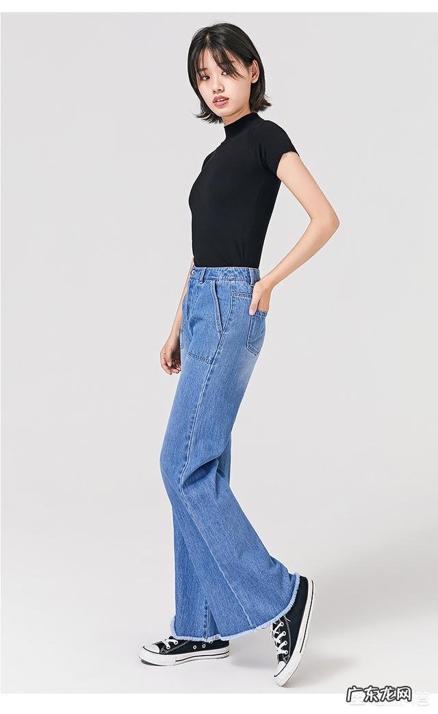 矮个子女生穿牛仔阔腿裤,怎么搭衣服?