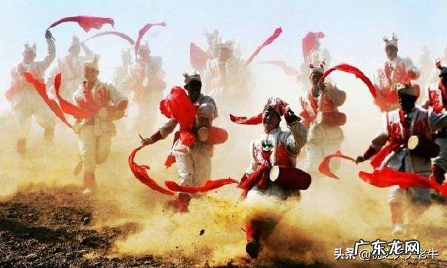 现代诗只能称作分行的散文,你同意吗?