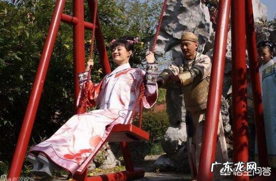 《甄嬛传》皇上死时,甄嬛说“那年杏花微雨你说你是果郡王,一开始就是错”,如何解读?