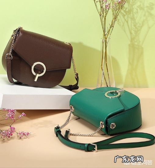 包包选不对搭配全白费，平时亲们是如何保养，和怎样选择包包搭配衣服呢？