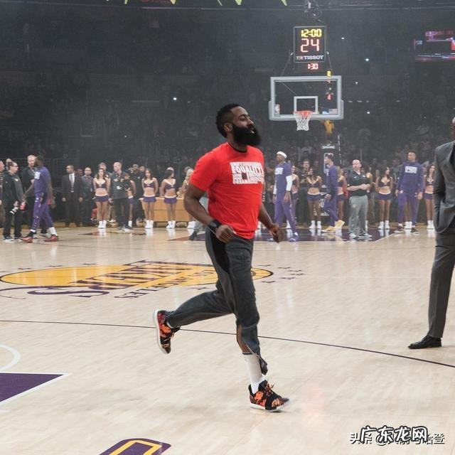 艾弗森是NBA近20年场均得分最低的得分王,那场均得分最高的得分王又是谁?