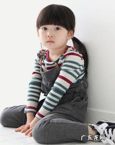 前两年带孩子去沙滩,结果孩子晒得很黑,现在如何使用适合孩子的方法快速美白呢?