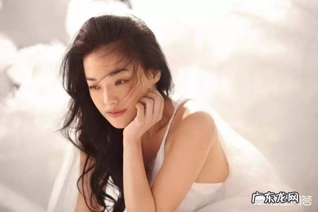 40+的女性微胖，穿中长款棉麻宽松衣服好看吗？