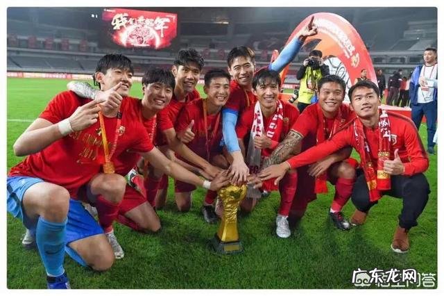 国足最新名单出炉广州恒大6人入选,中超新冠军上海上港仅3人,你怎么看?