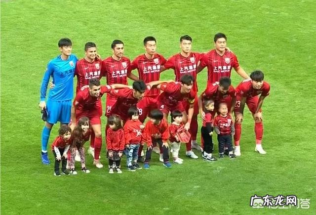 国足最新名单出炉广州恒大6人入选,中超新冠军上海上港仅3人,你怎么看?