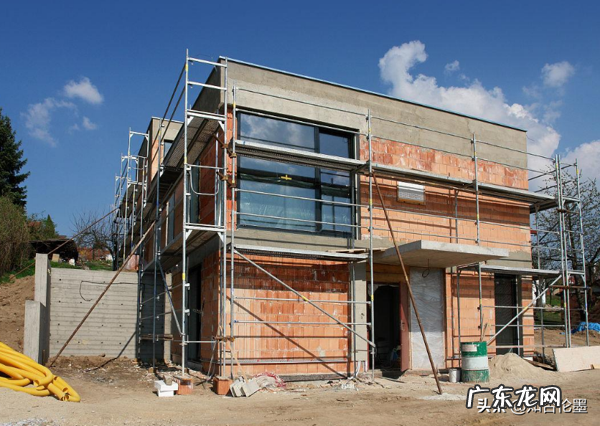 东高不算高西高压断腰啥意思有何道理建房讲究要留意 西边房子比东边高风水化解