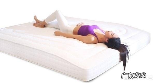 新生儿宝宝用不用枕头?