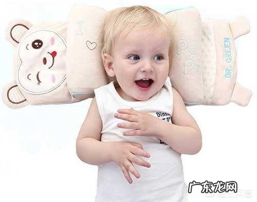 新生儿宝宝用不用枕头?