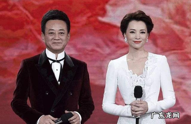 告别央视春晚两年董卿淡出主持舞台,最近主持《开学第一课》你觉得怎么样?