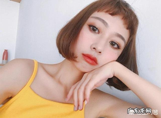 目前流行什么样的刘海？这些发型对脸型有要求吗？