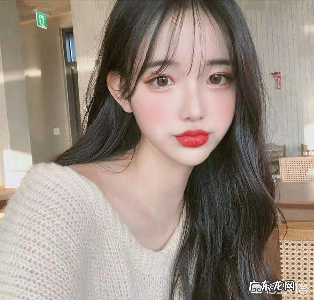 目前流行什么样的刘海？这些发型对脸型有要求吗？