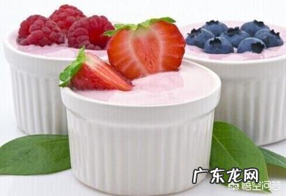 如果想减少热量，吃低脂酸奶代替脱脂酸奶可以吗？低脂酸奶会不利于减肥吗？