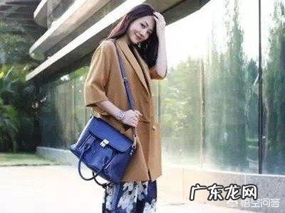 呢大衣里面可以搭配哪些单品,只知道穿打底针织衫,还有别的比较洋气的内搭吗?