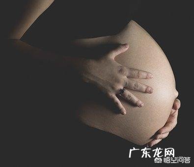 孕39周,晚上上厕所,发现有黄色果冻状的分泌物,是什么情况?应该怎么办?