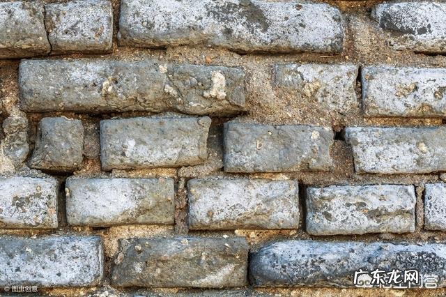 农村修房子挖地基，挖出来很多青砖，有人出3元一块收走了，我是不是亏了？