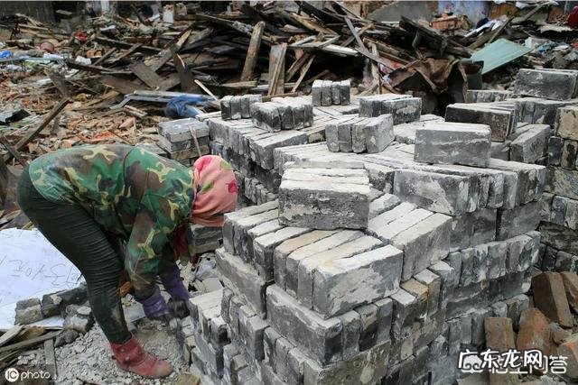 农村修房子挖地基,挖出来很多青砖,有人出3元一块收走了,我是不是亏了?