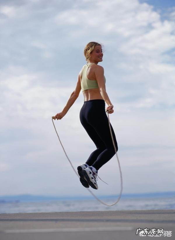 皱纹是的显老显老征兆,如何避免出现皱纹?