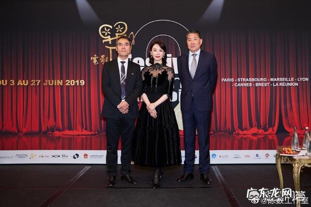 四十多岁的中年女性该怎样选择着装?