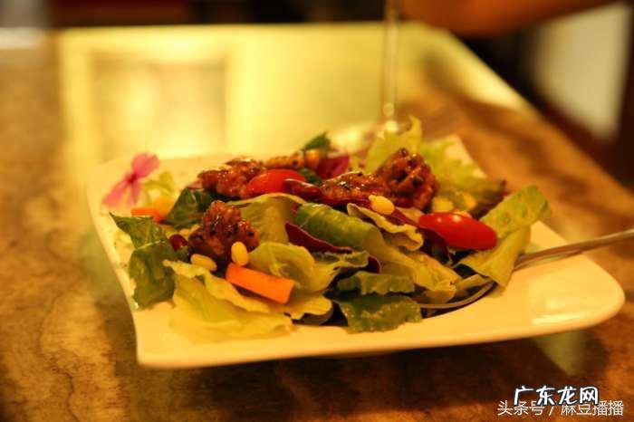 美女雪梨主播-正在体验风采西餐厅美食 雪梨澳风西餐厅