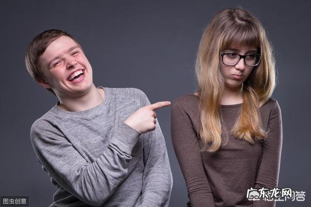 为什么有些女人是平胸?